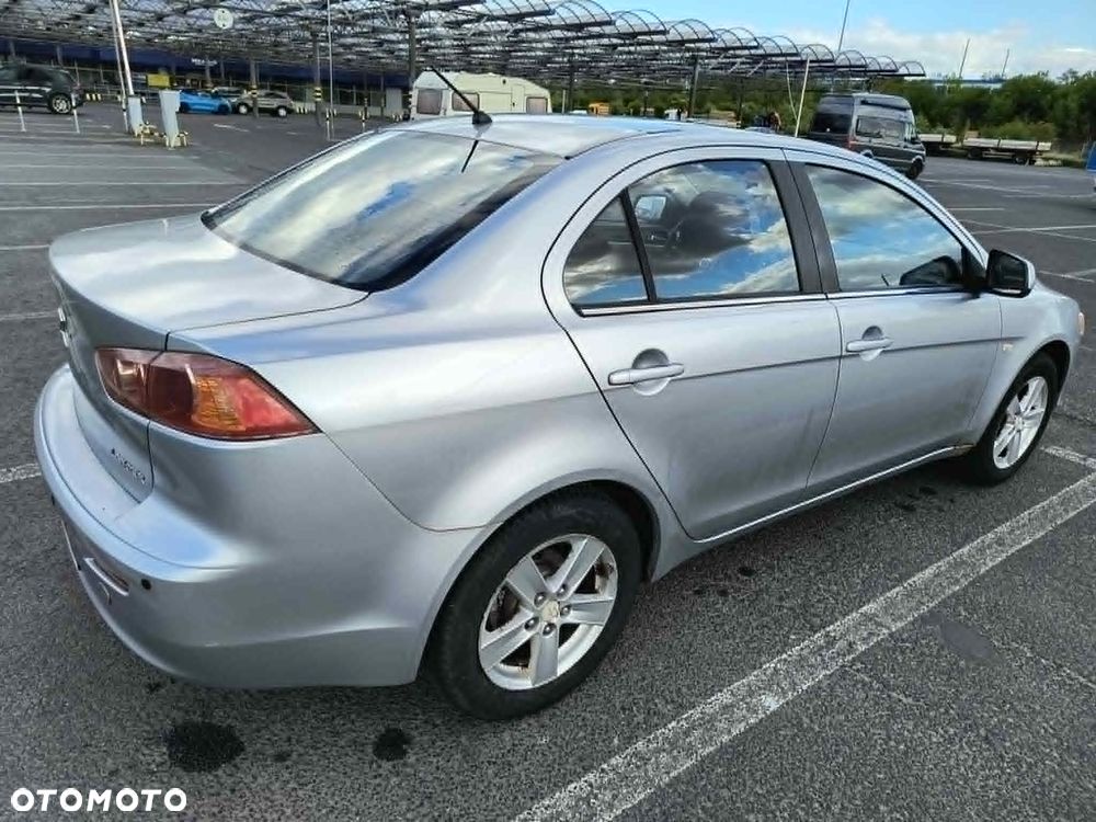 Mitsubishi Lancer 1.8 Invite - 6