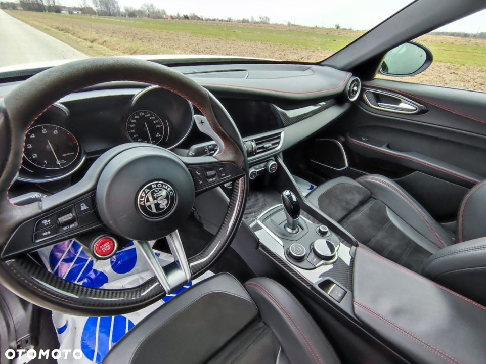 Alfa Romeo Giulia 2.9 V6 Bi-Turbo AT8 Quadrifoglio - 12