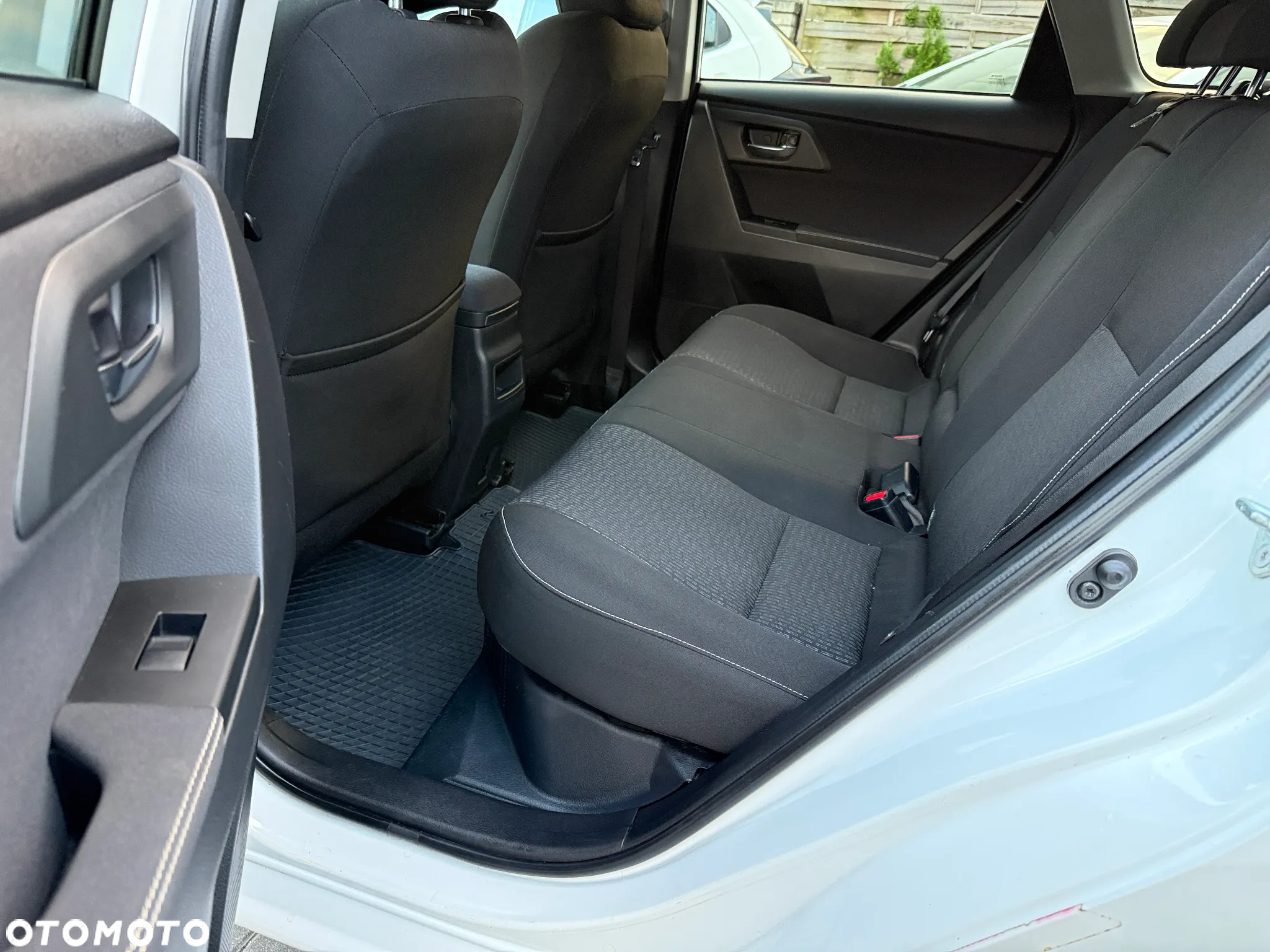Toyota Auris 1.8 HSD Luna - 19