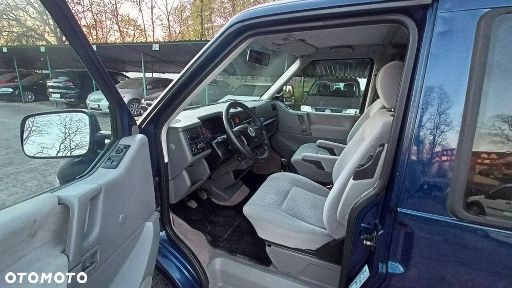 Volkswagen Multivan - 14
