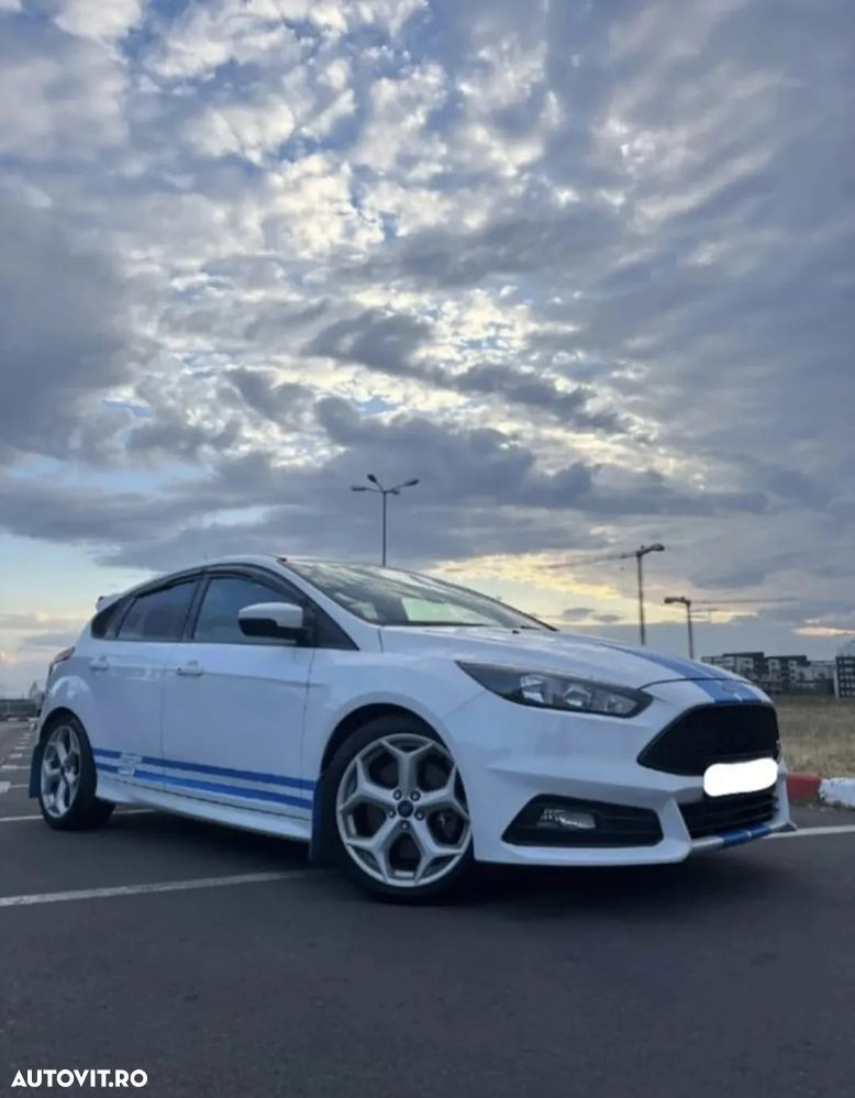 Ford Focus 2.0 Ecoboost ST - 19
