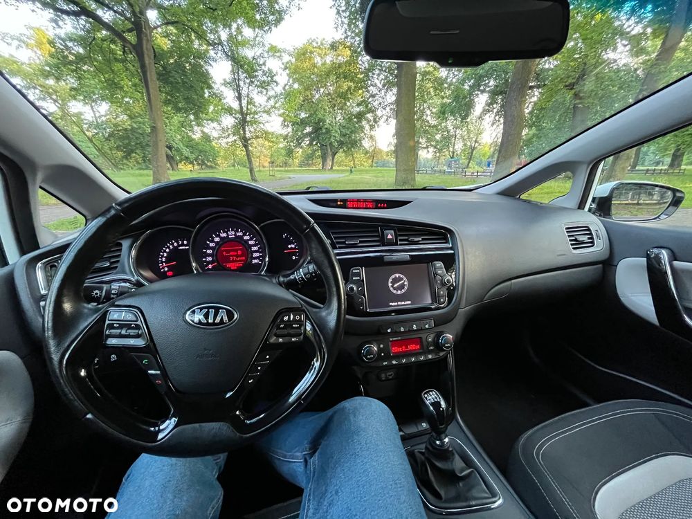 Kia Ceed 1.6 GDI L Business Line - 12