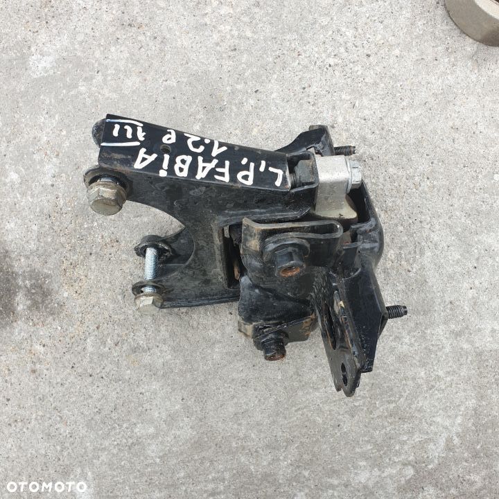 VW SEAT AUDI  SKODA  FABIA III  LAPA PODUSZKA SILNIKA LEWA PRAWA MOCOWANIE 6R0199185A  15R - 2