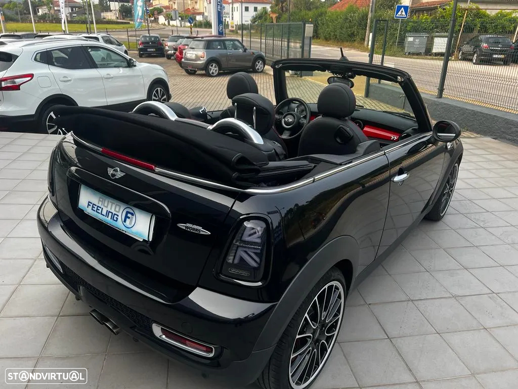 MINI Cabrio John Cooper Works - 16