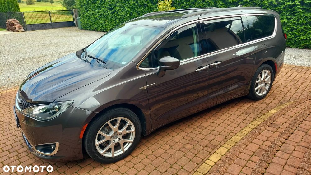 Chrysler Pacifica - 8
