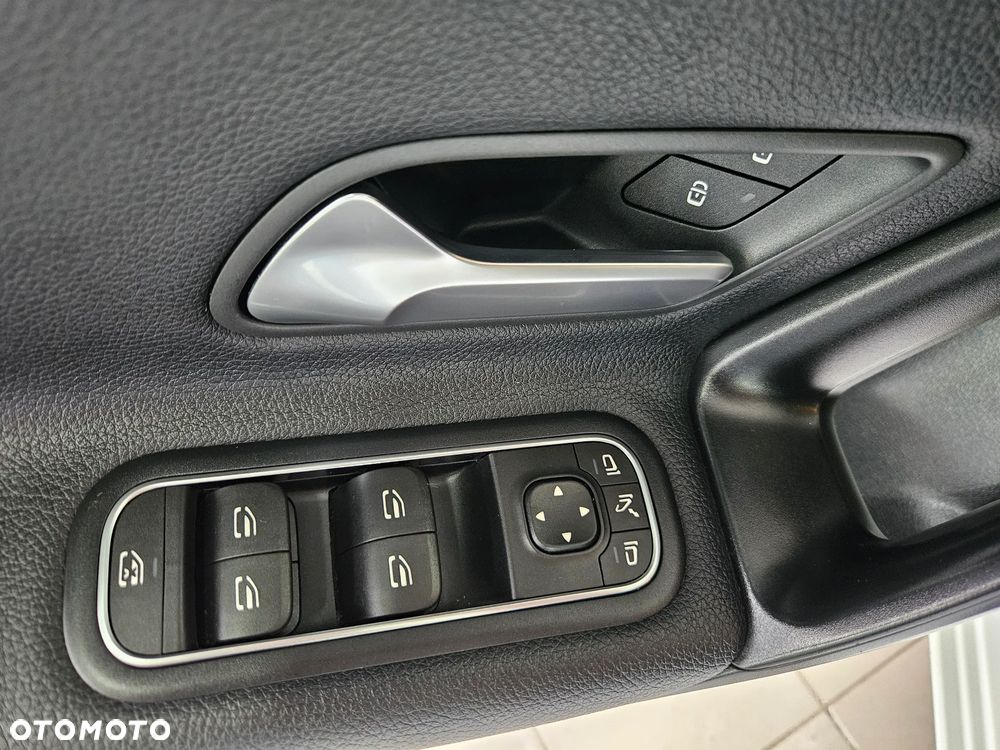Mercedes-Benz Klasa A 180 d AMG Line 8G-DCT - 23