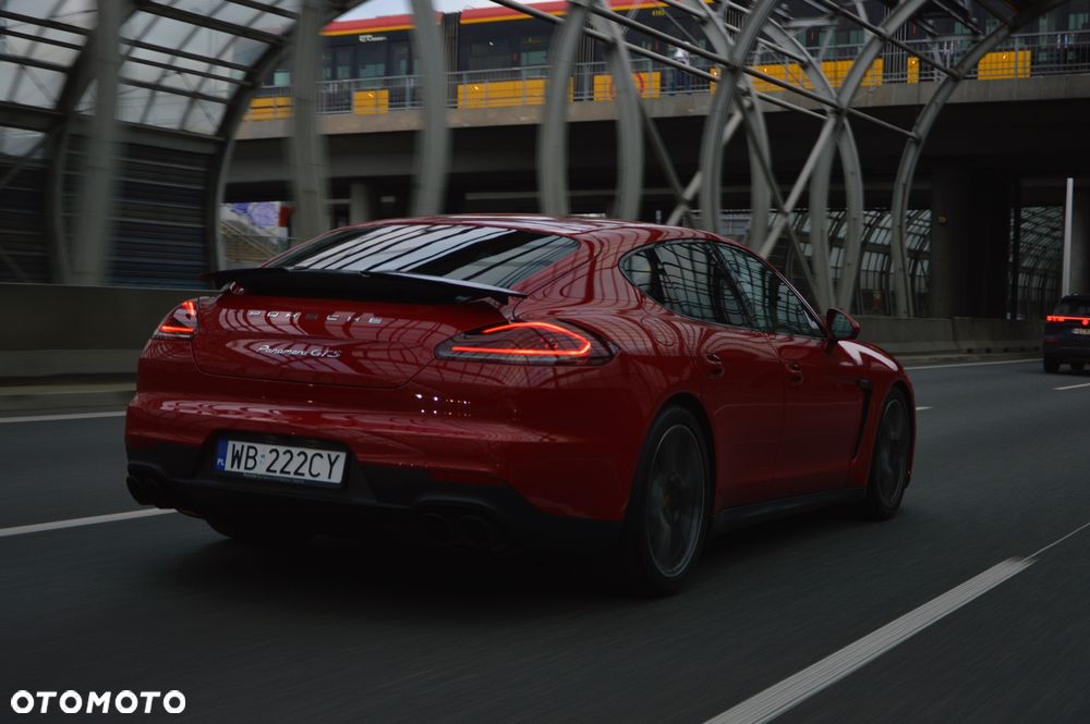 Porsche Panamera GTS PDK - 11