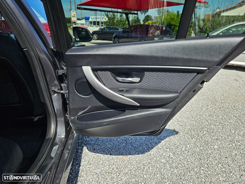 BMW 320 d Auto Pack M - 43