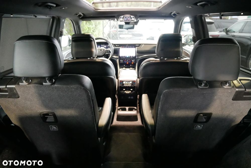 Jeep Grand Cherokee - 36