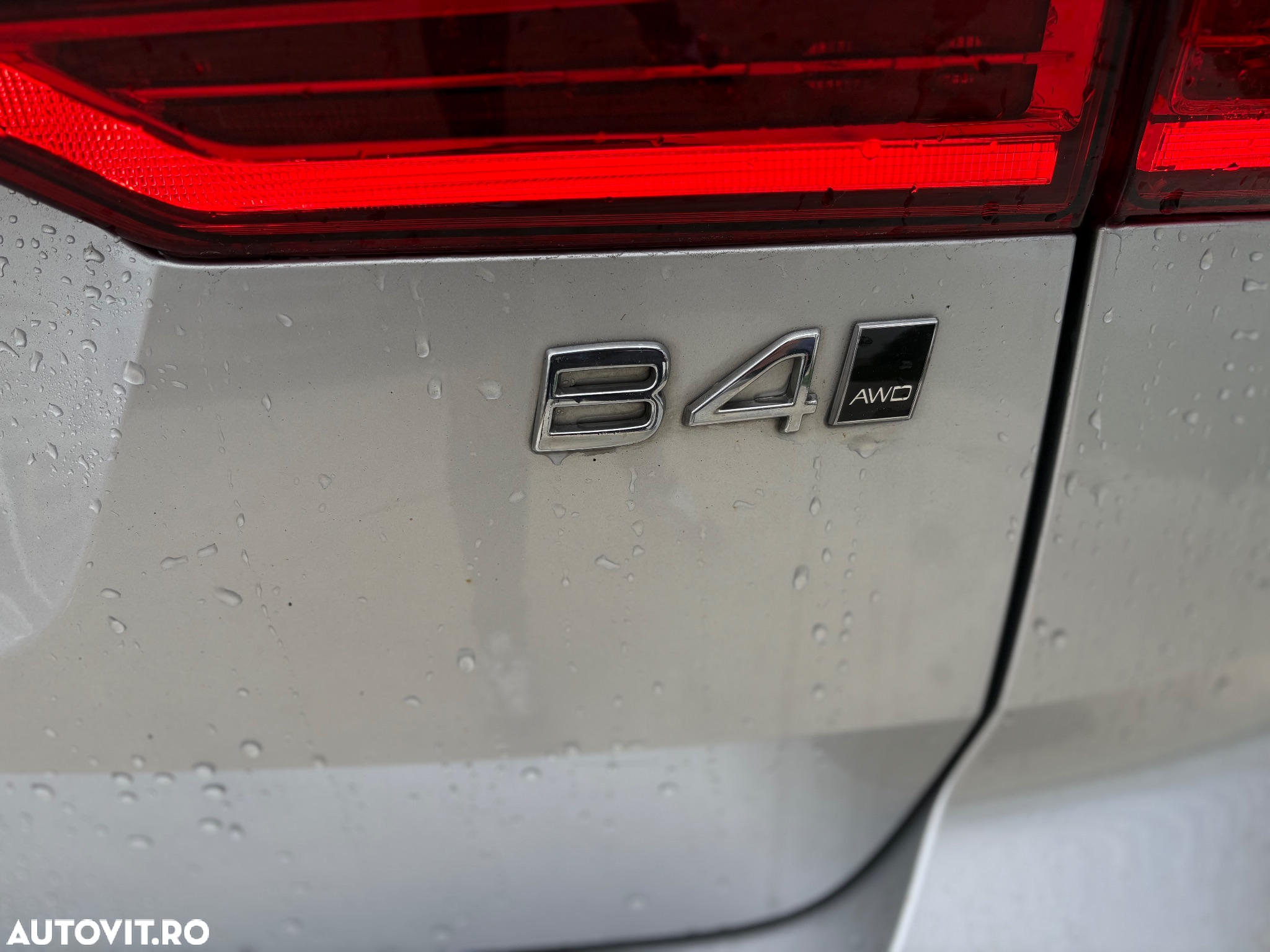 Volvo XC 60 B4 MHEV AWD Momentum Pro - 11