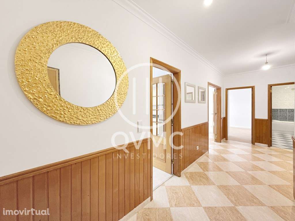 Apartamento T1 na Cavaleira com parqueamento e varanda - Grande imagem: 4/36