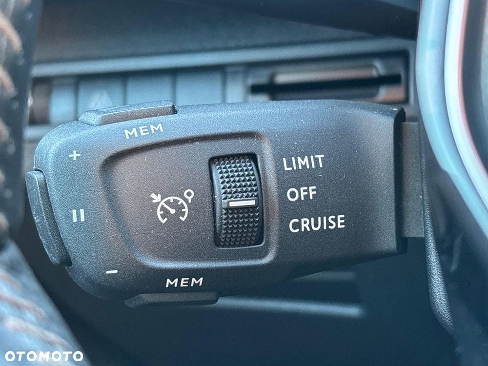 Peugeot 3008 1.5 BlueHDi Active S&S EAT8 - 34