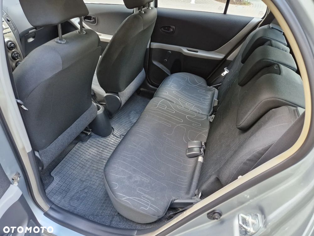 Toyota Yaris 1.0 Terra - 9