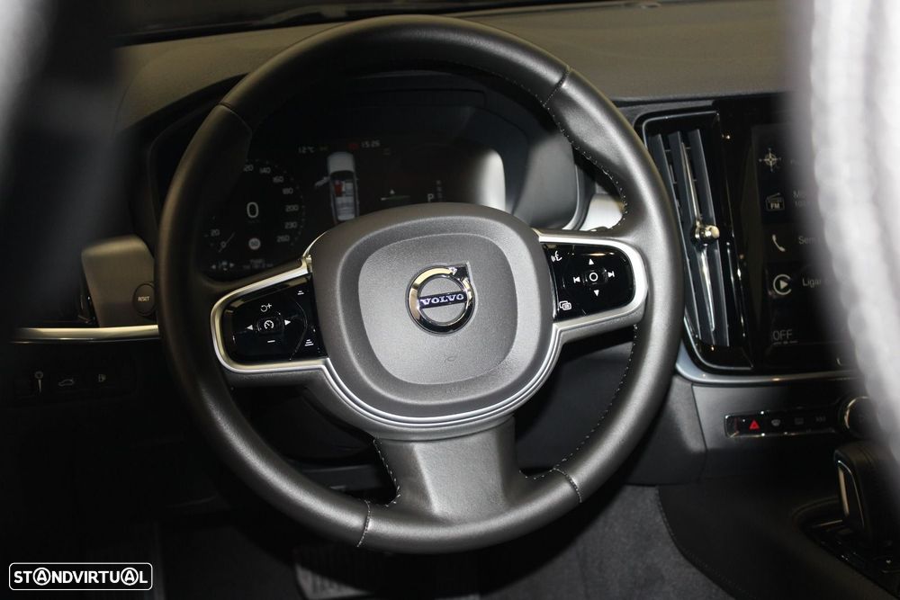 Volvo V90 2.0 T8 Momentum Plus AWD Geartronic - 32