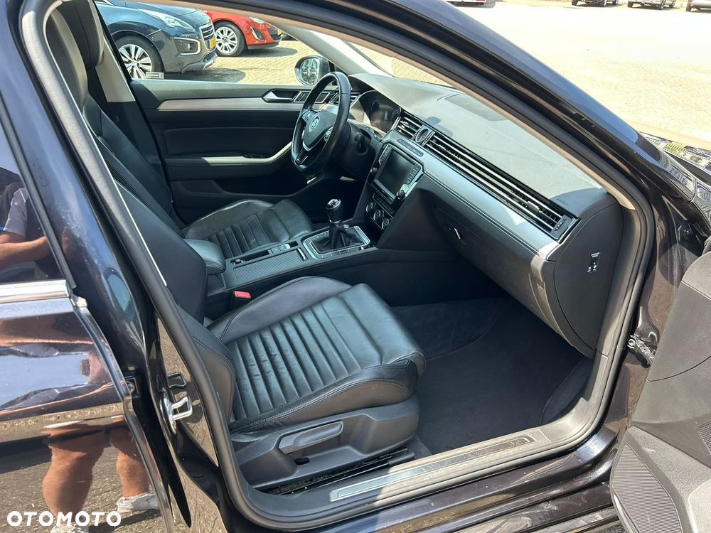 Volkswagen Passat - 14