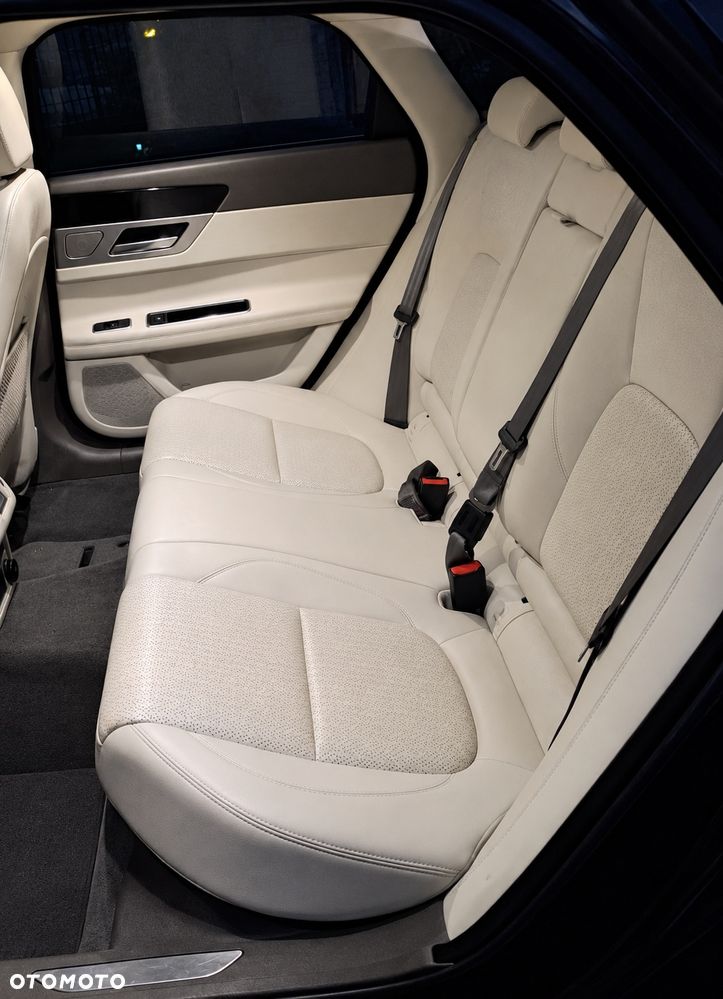 Jaguar XF - 4