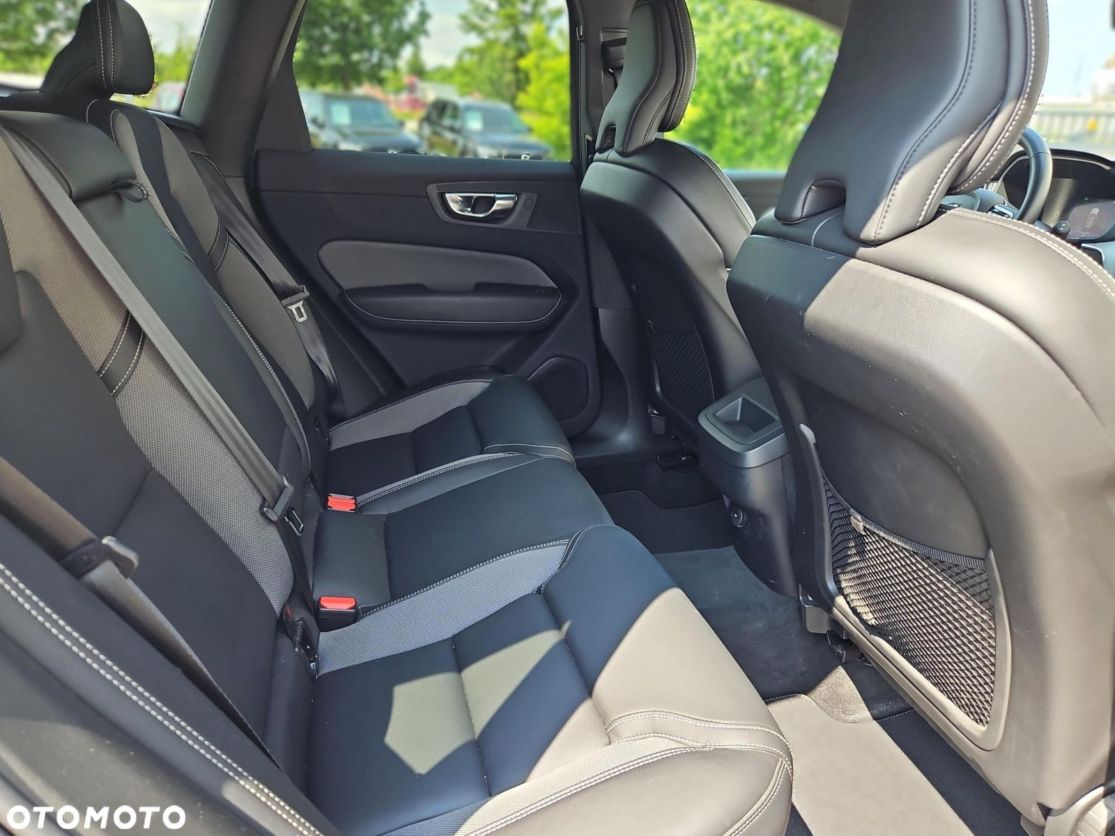 Volvo XC 60 B4 B R-Design - 13