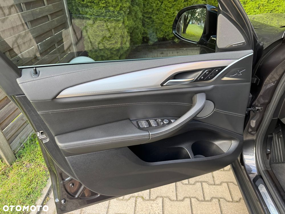 BMW iX3 80kWh Impressive - 28