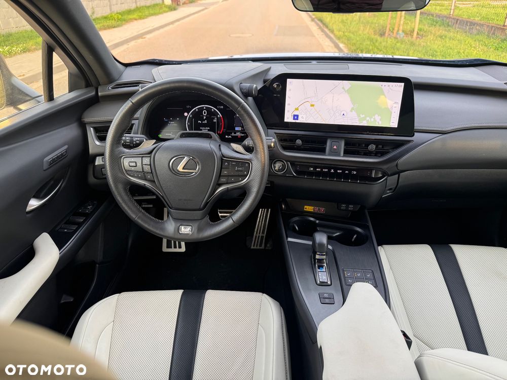 Lexus UX 300h F Sport - 23