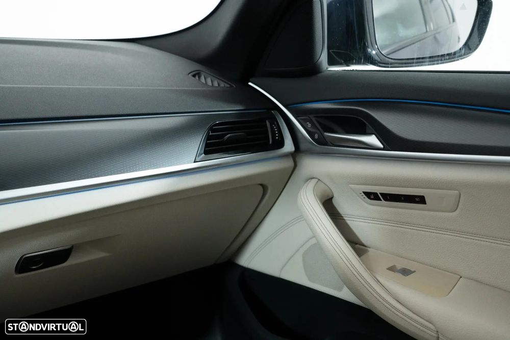 BMW 545 e xDrive Line Luxury - 36