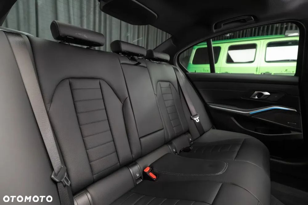 BMW Seria 3 320d xDrive mHEV M Sport - 25