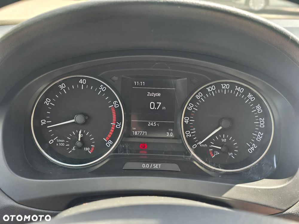 Skoda RAPID 1.2 TSI Ambition - 8