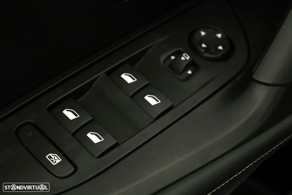 Peugeot 2008 1.2 PureTech Allure EAT8 - 20