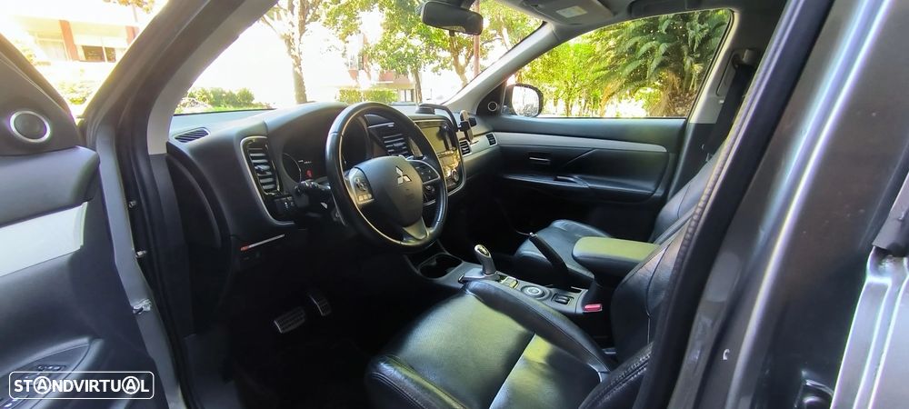 Mitsubishi Outlander 2.0 MIVEC Instyle Navi+ - 10