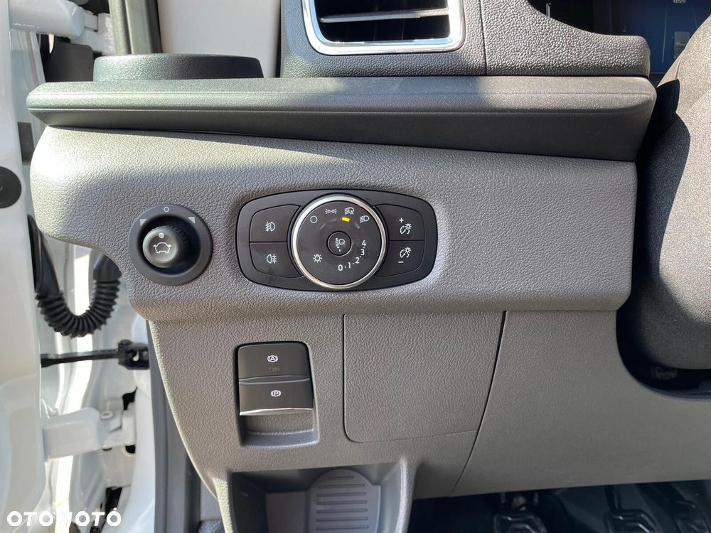 Ford transit Ford Transit DCAB RWD 2.0l Ecoblue 130 KM M6 - 15