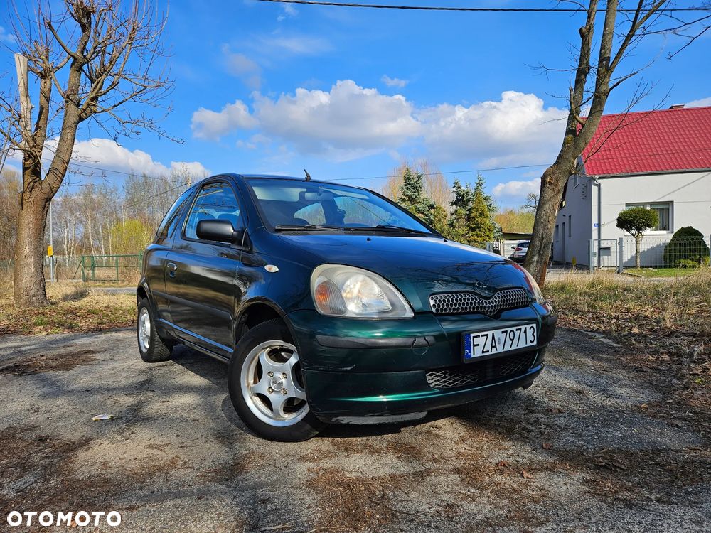 Toyota Yaris 1.0 Base - 1