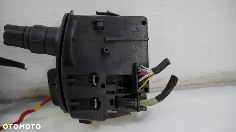 PRZEŁĄCZNIK KIERUNKOWSKAzów clio iii 88102001080 - 8
