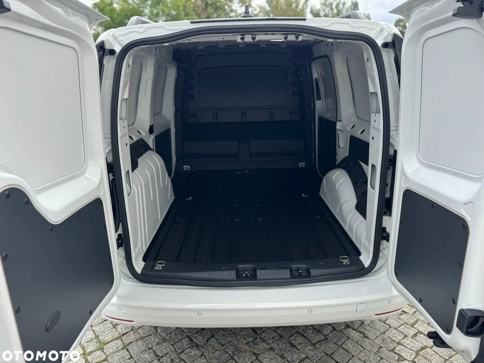 Volkswagen Caddy Maxi Cargo - 9