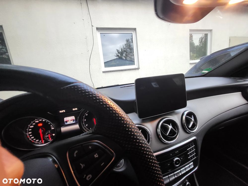 Mercedes-Benz CLA 180 UrbanStyle Edition - 12