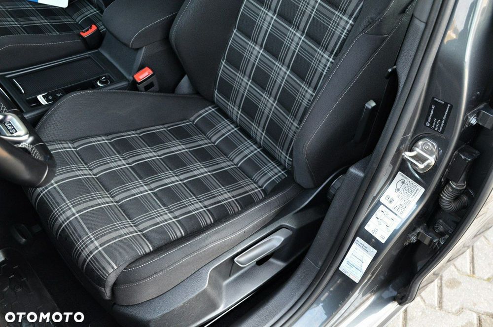 Volkswagen Golf - 20