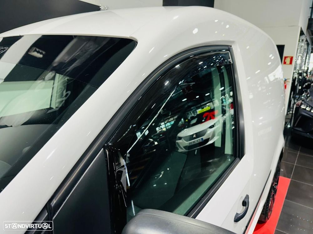 VW Caddy 2.0 TDI (5L) DSG - 21