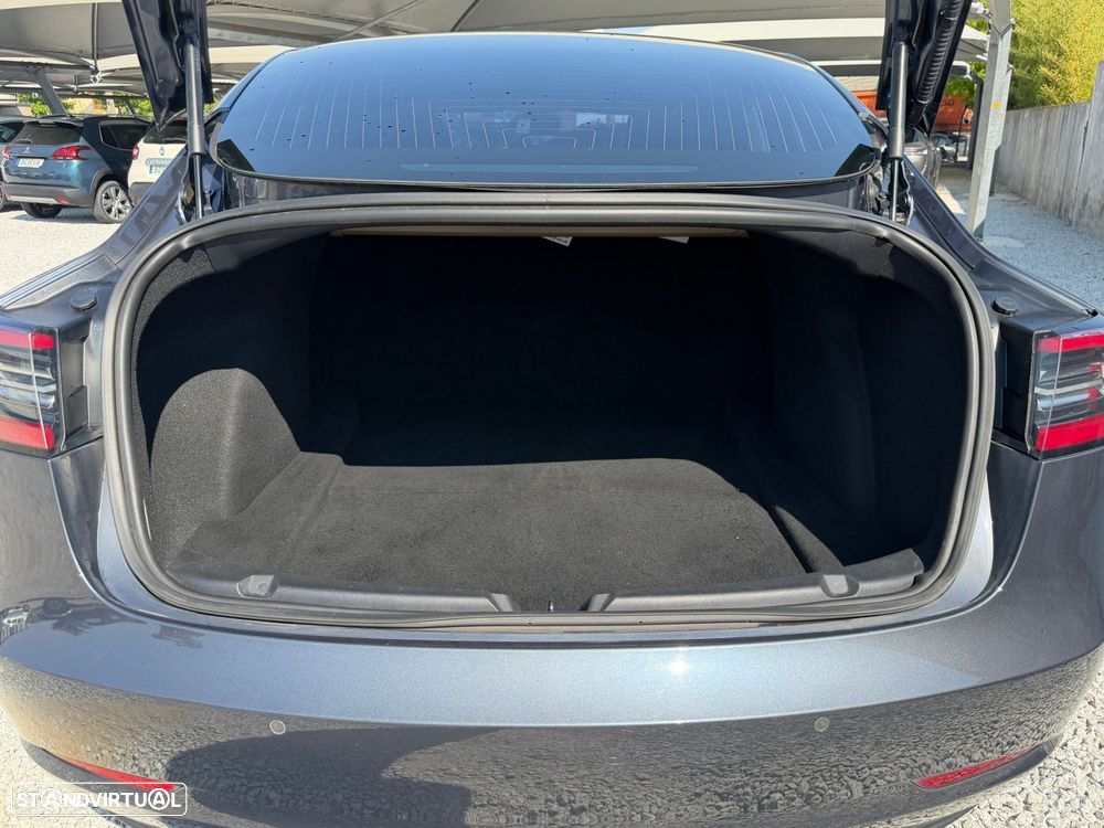 Tesla Model 3 Long-Range Dual Motor AWD — fotografia 17