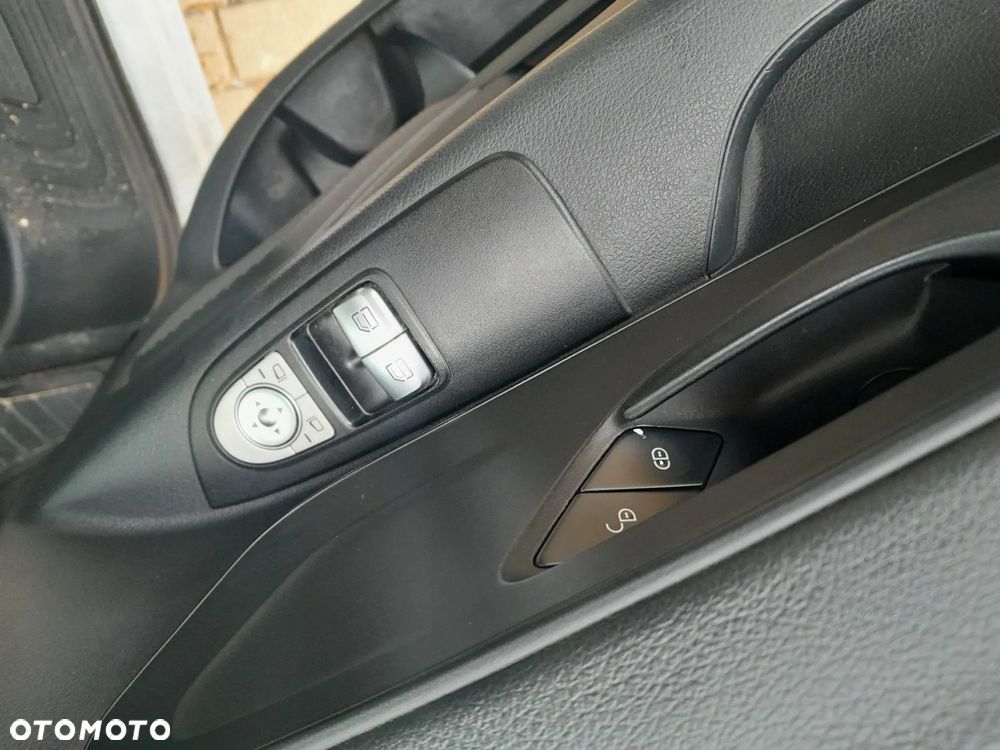 Mercedes-Benz VITO - 9
