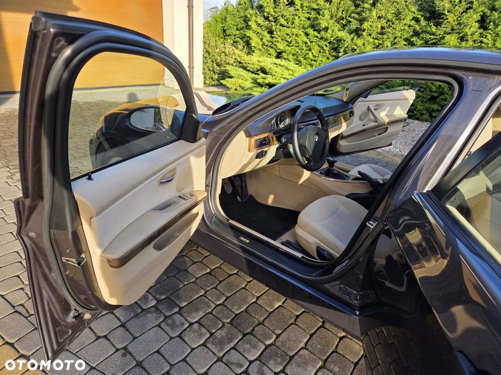 BMW Seria 3 320i - 15