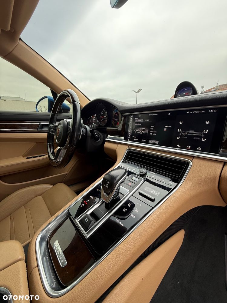 Porsche Panamera 4 Executive - 28