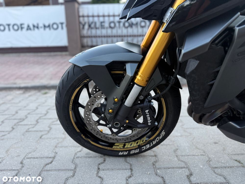 Suzuki GSX - 21