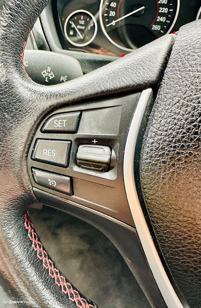 BMW 320 d DPF Touring Aut. Edition Sport - 44