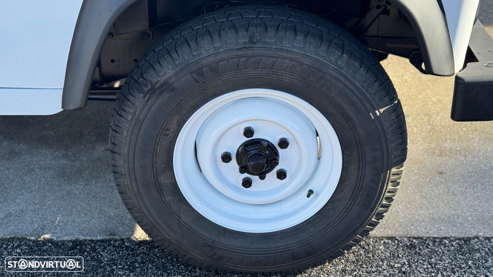 Land Rover Defender 110 DPF Station Wagon E - 45