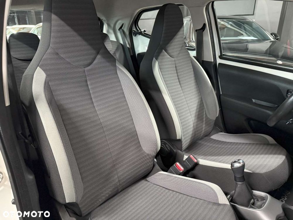 Toyota Aygo x-play connect - 28