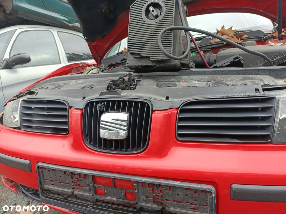 SEAT LEON I 99-05 2000 r. LP36 5D HB grill atrapa chłodnicy   * - 3