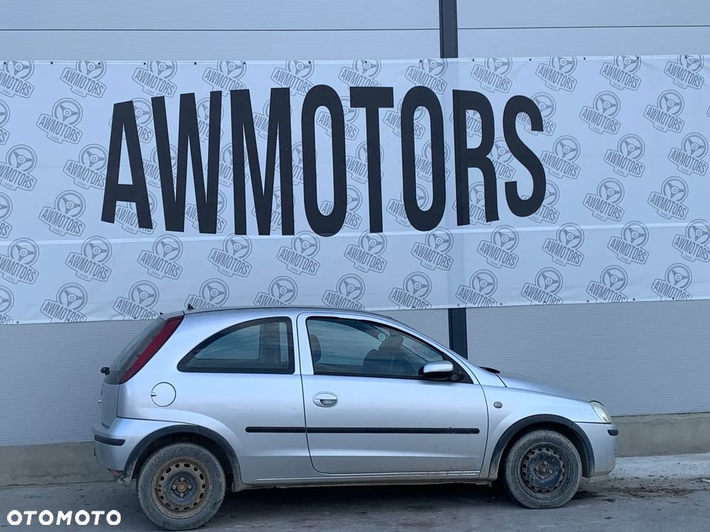 OPEL CORSA 2003 *SAMOCHÓD NA CZĘŚCI* 3007 MASKA, LAMPA, DRZWI, LUSTERKO, ZDERZAK, GRILL, BŁOTNIK, KLAPA, BELKA, DESKA, FOTELE, KANAPA, ĆWIARTKA, KIEROWNICA, TACZE, ZACISKI, ZAWIESZENIE, KOMPLETNY PRZÓD, KOMPLETNY TYŁ, LICZNIK, ZEGARY, PRAWE LEWE PRZÓD TYŁ - 3