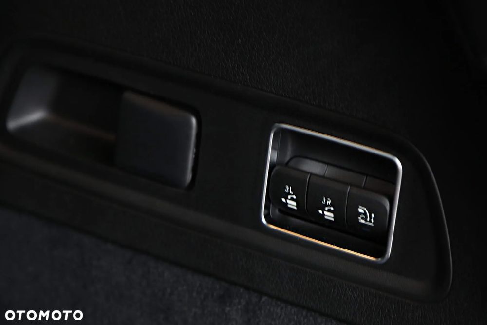 Mercedes-Benz GLS - 38