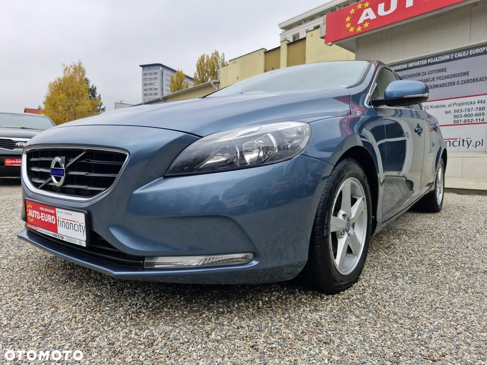 Volvo V40 D2 Momentum - 1