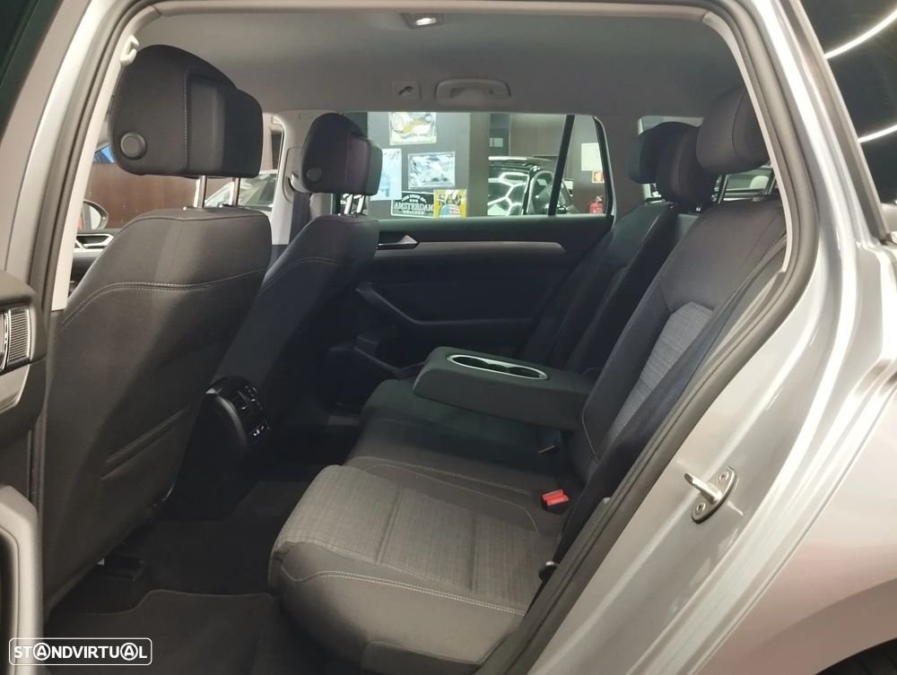 VW Passat Variant 2.0 TDI Business DSG - 12