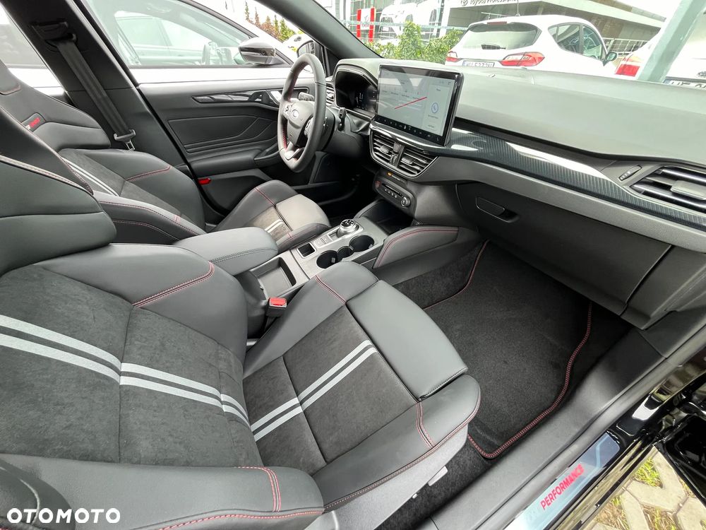 Ford Focus 2.3 EcoBoost ST X - 30