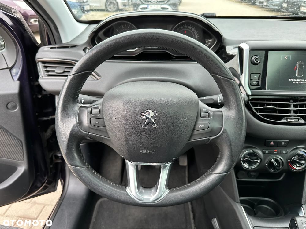 Peugeot 208 - 8
